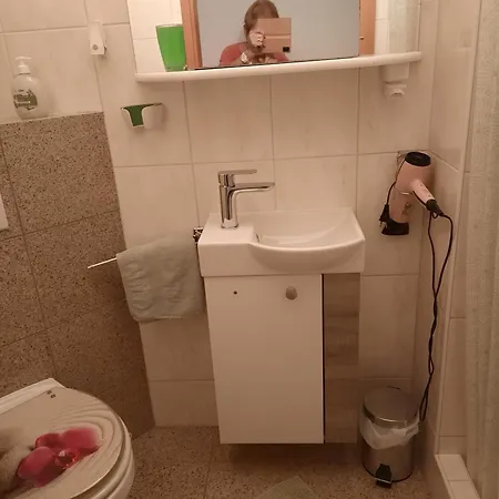 Au Pied Du Coteau Ensoleille Apartment *