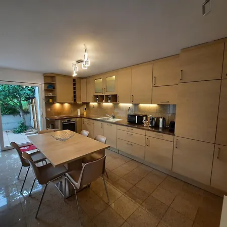 Au Pied Du Coteau Ensoleille Apartamento *
